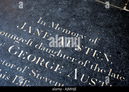 Das Grab von Jane Austen in Winchester Kathedrale Winchester Hampshire Stockfoto