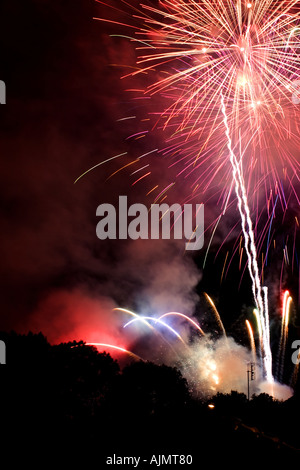 Bastille Day Feuerwerk, Baume-Les-Dames, Juli 2005. Stockfoto