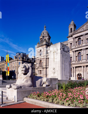 Der Kenotaph und City Chambers, George Square, Glasgow, Schottland. Stockfoto