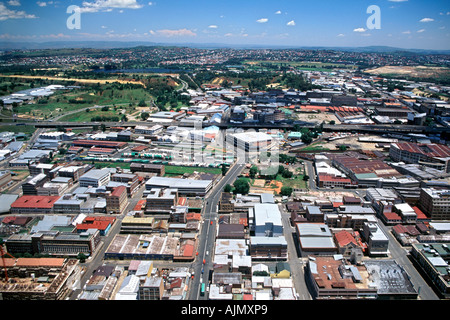 Südlicher Blick über die Stadt Johannesburg von der Spitze des Carlton Centre in Südafrika. Stockfoto