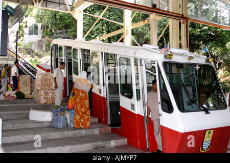 Eine Seilbahn Auto hinauf bis zum Gipfel des Penang Hill oder Bukit Bendara, auf der Insel Penang, Malaysia. Stockfoto