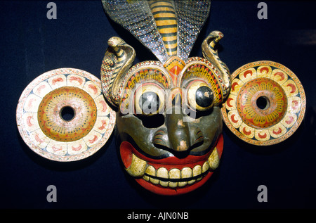 Sri Lanka Kunsthandwerk antike Naga Raksha Cobra Dance Maske Stockfoto