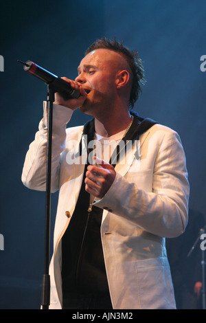 Brian Harvey im Juni 2006 Reunion-Konzert im Shepherds Bush Empire Stockfoto