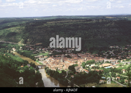 Frankreich, Südwesten. St. Antonin Noble bew mittelalterliches Dorf am Fluss Aveyron Stockfoto