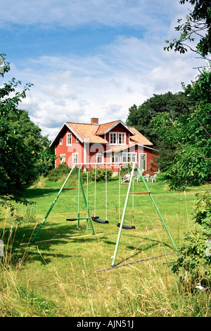 SCHWEDEN STOCKHOLM ARCHIPEL NORRÖRA INSEL TYPISCHEN ROTEN HOLZHAUS Stockfoto