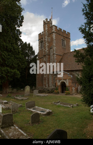 St. James the Less, Dorney Pfarrkirche aus dem 12. Jahrhundert. Dorney Court Manor House Dorney In Der Nähe Von Windsor Buckinghamshire Stockfoto