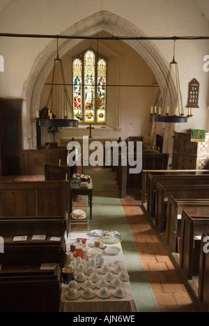 Tee legte Geld für 12. Jahrhundert Kirche Saint James the Less, Dorney Pfarrei Dorney Berkshire 2006 2000s HOMER SYKES Stockfoto