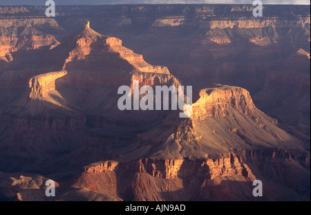 Der Grand Canyon gesehen bei Sonnenaufgang von Yavapai Aussichtspunkt auf den South Rim Arizona USA Stockfoto