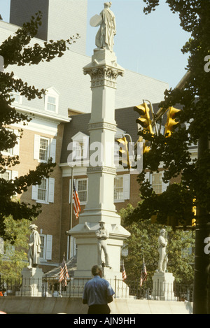 Armed Forces Soldaten Segler Denkmal Penn Square Lancaster City PA Pennsylvania Zentralmarkt Stockfoto