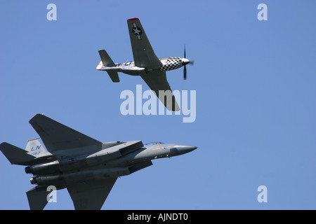 North American P-51C/D Mustang und McDonnell Douglas Boeing F - 15C Eagle Stockfoto