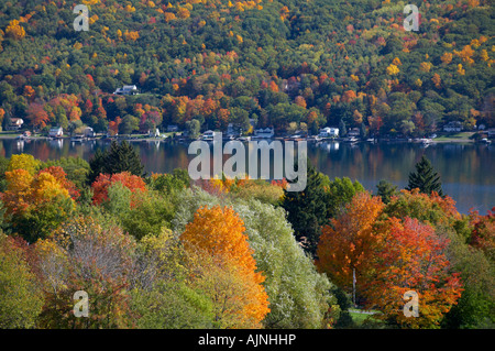 Farben des Herbstes um Keuka Lake in der Finger Lakes Region von New York Vereinigte Staaten Stockfoto