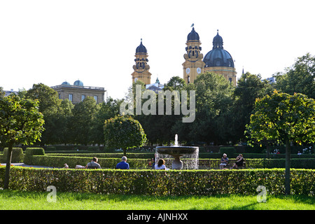 Deutschland, München, Hofgarten mit Theatiner-Kirche Stockfoto