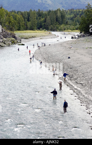 Fischer drängen Vogel Bachufer südlich von Anchorage Alaska Lachs Angeln in der Saison Stockfoto