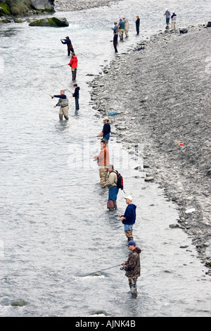 Fischer drängen Vogel Bachufer südlich von Anchorage Alaska Lachs Angeln in der Saison Stockfoto