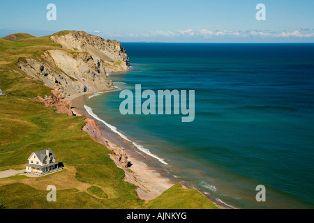 Haus an der Küste bei Cap in Ordnung, Magdalen Inseln, Quebec, Kanada Stockfoto