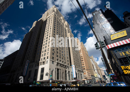 Das New Yorker Hotel an der 8th Avenue wie gesehen von der 34th Street, NYC, USA Stockfoto