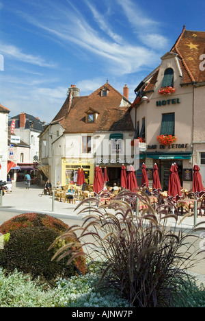 Nuits-St-Georges Altstadt mit Cafés, Restaurants und Geschäften, Cote d ' oder, Burgund, Frankreich. Stockfoto