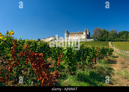 Chateau de Rully Landschaft Vista mit Herbst Weinberg von Antonin Rodet, Chalon-sur-Saône, Saône-et-Loire, Frankreich. Cote Chalonnaise Stockfoto