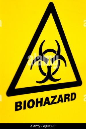 Biohazard Zeichen auf gelbem Hintergrund. Stockfoto