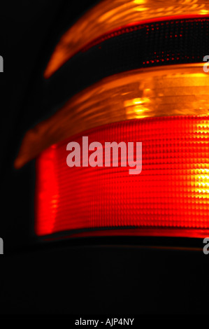 Nahaufnahme von Auto hintere Licht Cluster mit Bremsleuchten auf Stockfoto