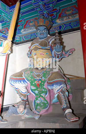 C00028 Modell der Kriegsgott trampling auf einen Feind Chenghuang Tempel Zhengzhou Henan Provinz China Ming-Dynastie Tempel Asien Stockfoto