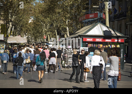 Spanien Barcelona Las Ramblas Touristen kiosk Stockfoto