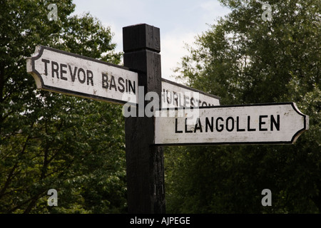 Kreuzung Schild am Trevor auf Llangollen Kanal Nord-Wales Stockfoto