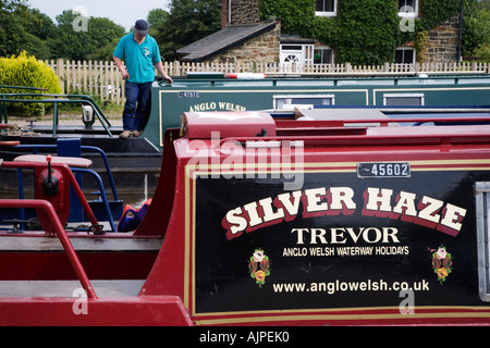 Mietwagen am Trevor Becken Llangollen Kanal an Trevor North Wales vorbereiten Narrowboats Stockfoto