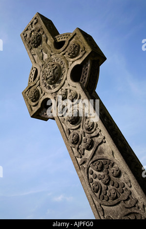 Keltisches Kreuz an der Pfarrei Kirche von St. Oswald König und Märtyrer Oswestry Shropshire England Stockfoto