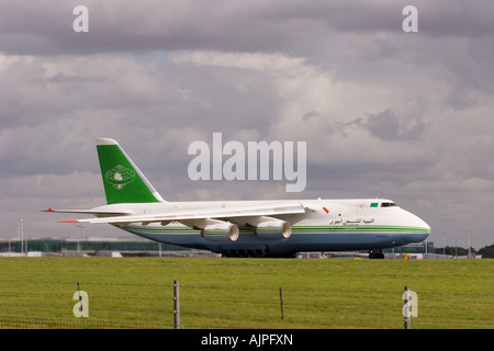 5a-DKL Libyan Air Cargo Antonov An 124 100 Ruslan ausgehend von London-Stansted Stockfoto