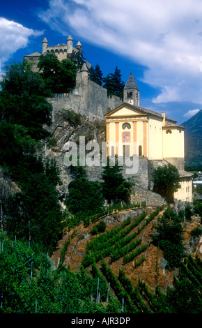 Kirche und Schloss in St Peirre Aosta Italien Stockfoto