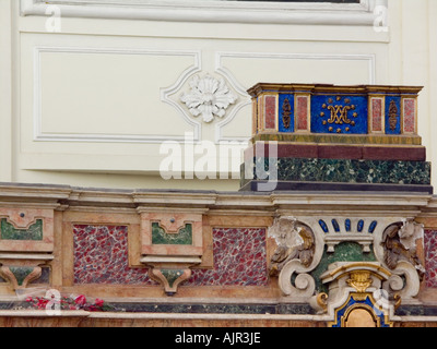 Pfarreien des SS Demetrio e Bonifacio in Naples - 1800 - architektonische Details Stockfoto