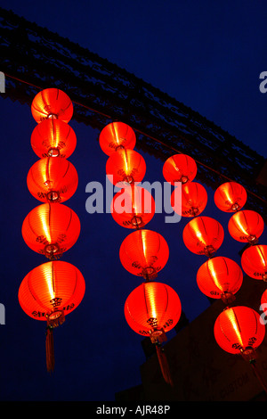 Rotes Papierlaternen am Eingang zum Wangfujing Snack Street Peking China Stockfoto