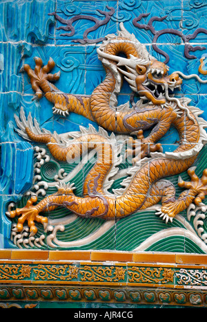 Detail des Bildschirms neun Drachen auf Beihai Park Peking China Stockfoto