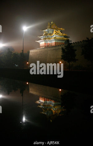 Blick auf einen Turm und Mauer der verbotenen Stadt Peking-Chinas Stockfoto
