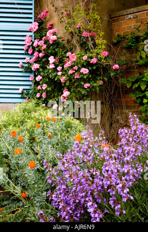 Detail der Ecke an der Broadleas Garten, Devozes, Wiltshire, England, UK Stockfoto