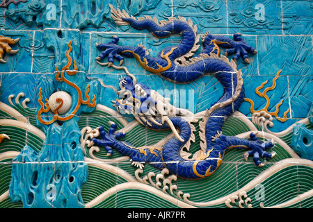 Detail des Bildschirms neun Drachen auf Beihai Park Peking China Stockfoto