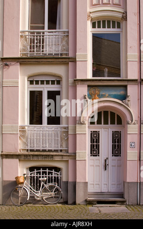 Haus in einer hinteren Gasse in Brügge Stockfoto