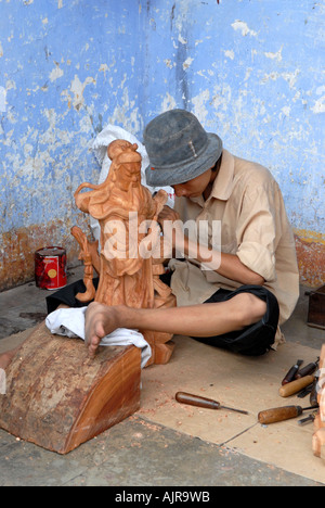 Bildhauer arbeiten in Hoi an eine alte Stadt Vietnam Stockfoto