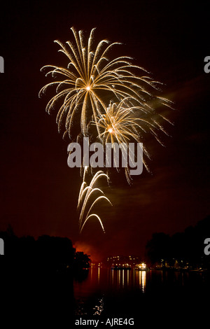 5. November Feuerwerk am Hampton Wick, Kingston Upon Thames, Großbritannien. Stockfoto