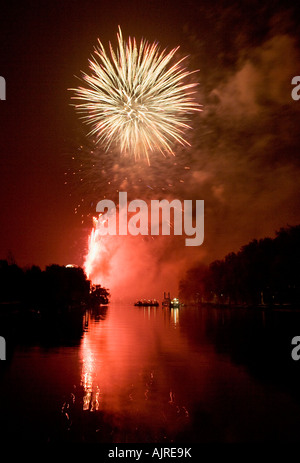 5. November Feuerwerk am Hampton Wick, Kingston Upon Thames, Großbritannien. Stockfoto