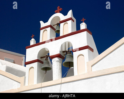 Glockenturm der griechisch-orthodoxe Kirche auf der Insel Santorini in Griechenland Stockfoto