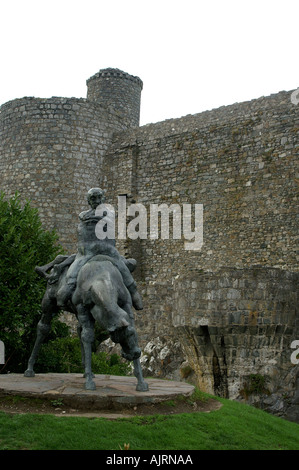 Statue der beiden Könige neben Harlech Castle Gwynedd Wales Großbritannien Stockfoto