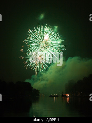 5. November Feuerwerk am Hampton Wick, Kingston Upon Thames, Großbritannien. Stockfoto