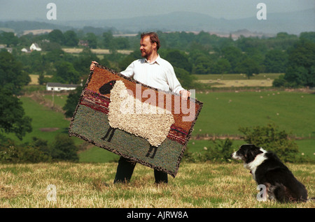 Landwirt mit Hand gemacht Flickenteppich in Cumbria. Stockfoto