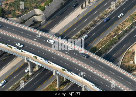 Luftaufnahme von der Kreuzung der Straßen, die über die Landstraße 50, oder beginnen Sie mit der Schnellstraße nach dem sechsten Israels Ministerpräsident Menachem Begin in Jerusalem Israel benannt Stockfoto