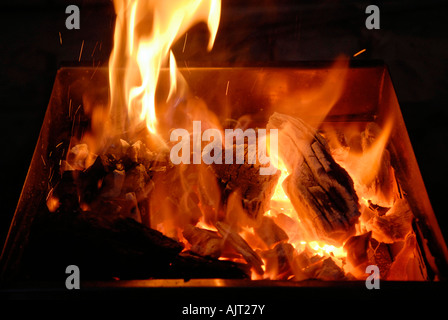 Rote Glut glühende Grill Stockfoto
