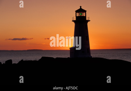 Kanada Nova Scotia Peggys Cove Peggys Cove Leuchtturm bei Sonnenuntergang in der Nähe von Halifax Stockfoto