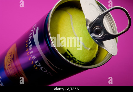 Eine Dose Tennisbälle Slazenger Wimbledon Stockfoto