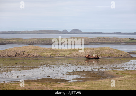 Schiffbrüchigen Boot in der Nähe von Stykkisholmur, Snaefellsnes Halbinsel, Island Stockfoto